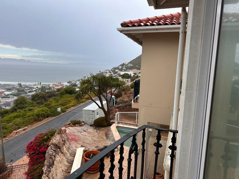 To Let 4 Bedroom Property for Rent in Fish Hoek Western Cape